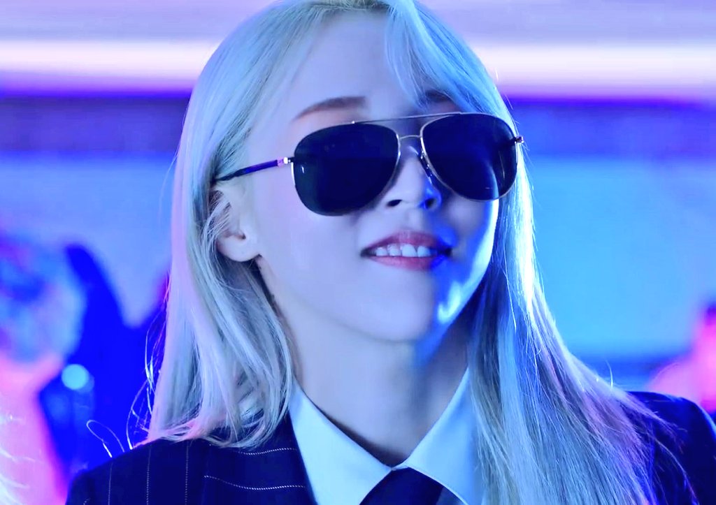 BE_YOUR_SIDE's tweet photo. MOONBYUL IS KOREA'S FUTURE 😇😇😇 https://t.co/i1UNRyyIL2