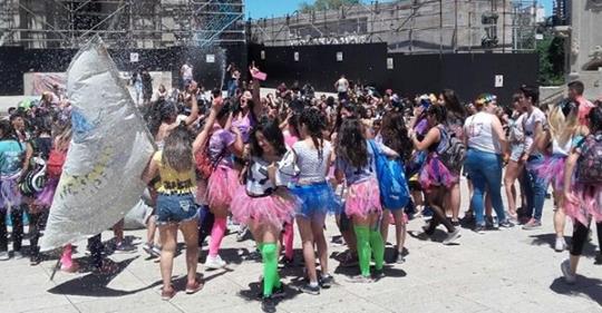 fabibergia's tweet photo. Trabajamos junto a escuelas, Ministerio de Educación y comercios, en prevención y concientización, en los festejos por el “Último Primer Día Estudiantil”, para que dichos festejos se desarrollen sin riesgos para estudiantes y terceros.
#Estamos @MuniRosario https://t.co/5TPCq82DTg