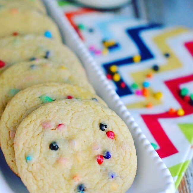 BudgetBiRite's tweet photo. RT @katbalogger: Rainbow Cake Mix Cookies Recipe #easyrecipes #cookierecipe #rainbowrecipes https://t.co/WsHRKYmFB8 https://t.co/h11AdDKVuO