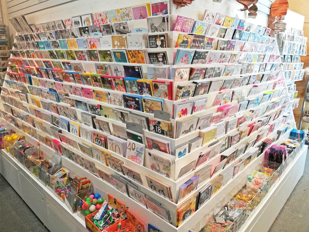 Lliwgar, unigryw, doniol ac ystyrlon – mae pob math o gardiau ar gael yn ein siop Crefft a Dylunio!

Colorful, unique, funny and meaningful – you will find all kinds of cards in our Craft and Design shop!