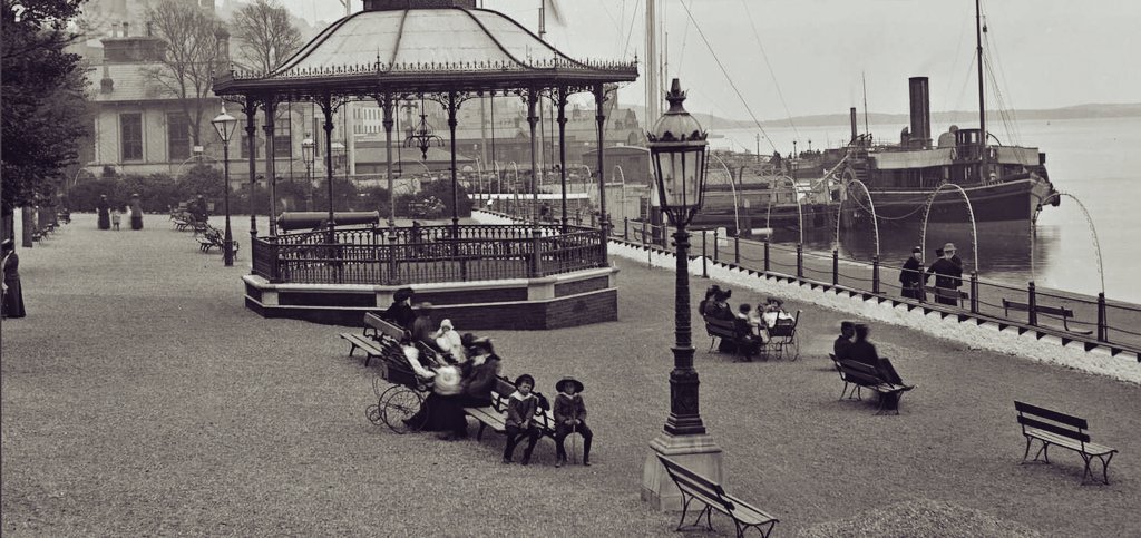 artinmanyforms's tweet photo. No #plastic no #coffeecups no #litter #Cobh 1900 https://t.co/XspyAgpDbx