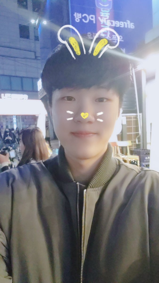 pubg_dori5's tweet photo. 190306 PKL 팬미

배사용 셀카들😊 (3)

찍고나서 본인입으로 와 잘나왔다 하시더니... 진짜 너무 잘나옴;;🤦

#Suppak #Superppakgosu #슈빡 #슈퍼빡고수 https://t.co/XlmJaDuYeu
