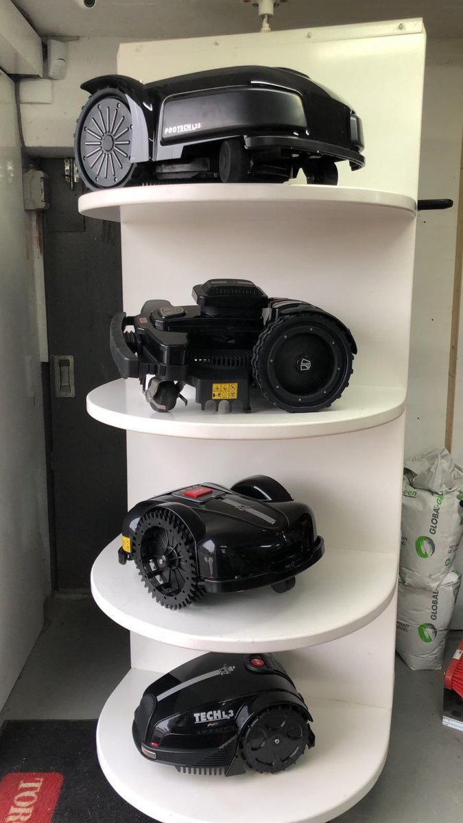 maairobots's tweet photo. De nieuwste #maairobots van #techline druppelen binnen 👌neem Kontakt op! #nexttech #daarkunjemeethuiskomen https://t.co/JCp1ciIGM6