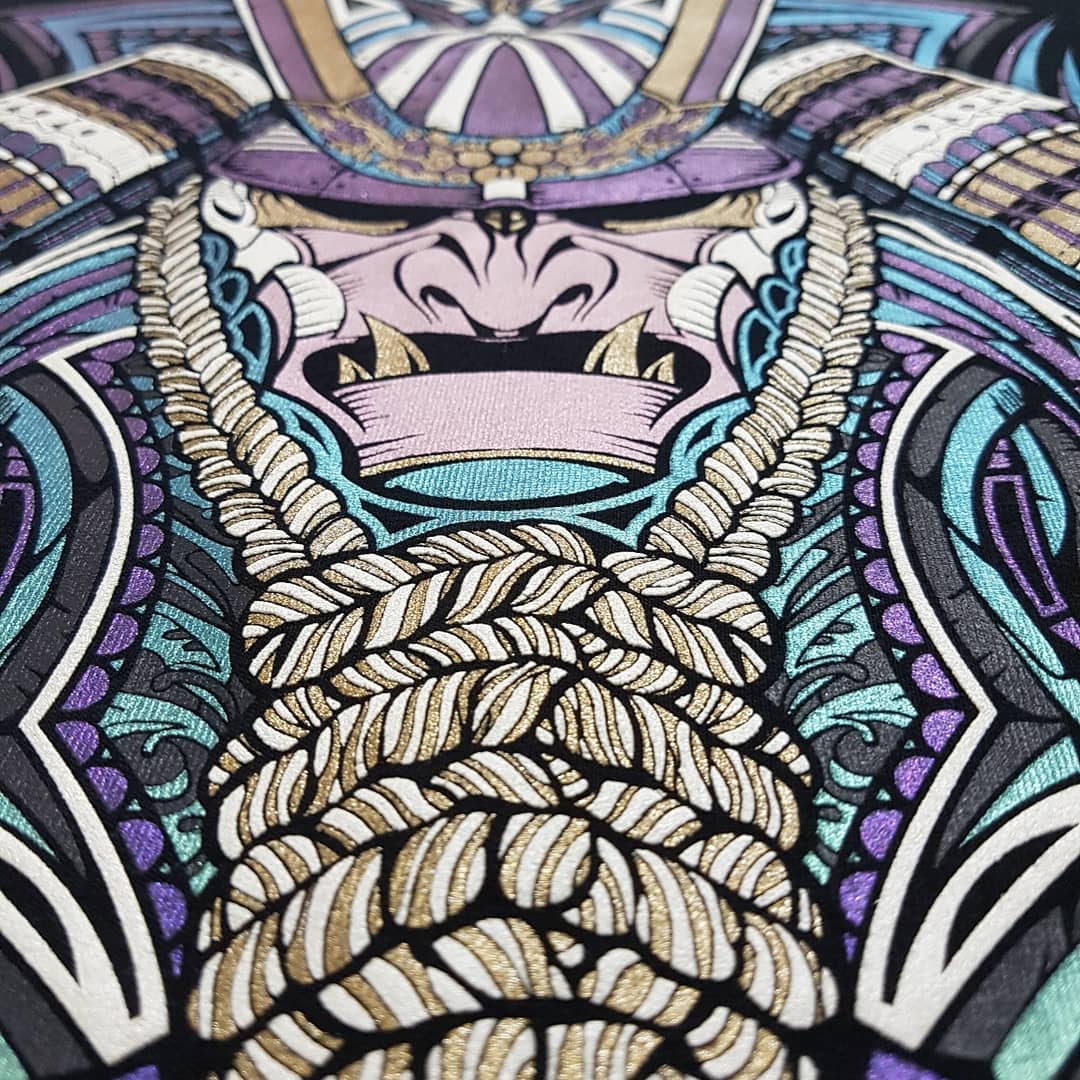 MagnaColours's tweet photo. Wow! The Magna team have been busy creating some stunning water-based prints today. This Samurai has so many different special effect inks: Bling , MultiChrome, MultiShine, Expanding and PearlFlex Neutral! 😍 #magnacolours #magnaprint #waterbasedink #screenprinting #screenprint https://t.co/LjxkW0ZiMi