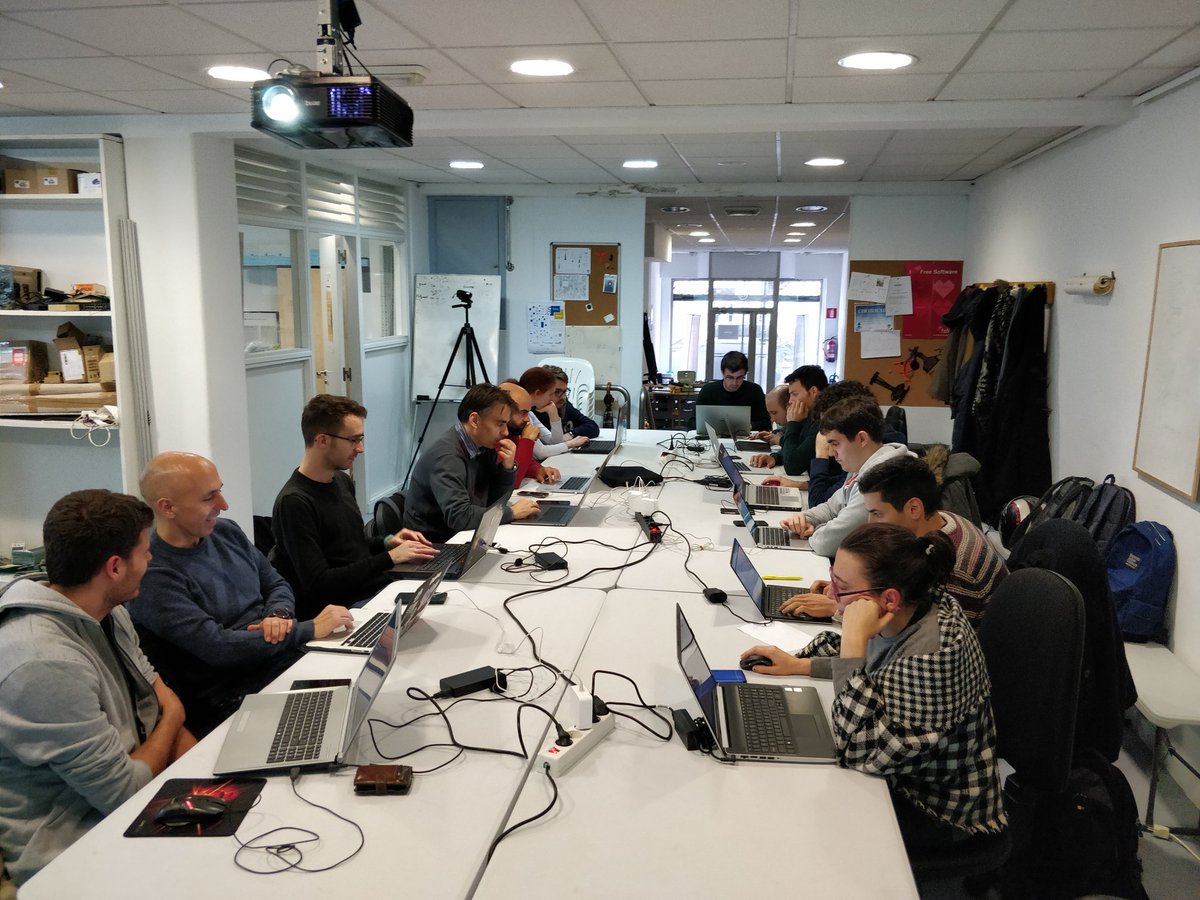 Comeza o taller de <a href="/TensorFlow/">TensorFlow</a> con <a href="/GDGVigo/">GDG Vigo</a> e <a href="/daviddelachurch/">David de la Iglesia</a>