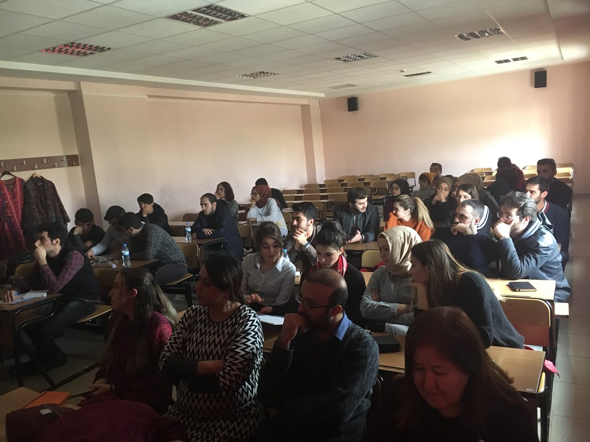 dokumayarismasi's tweet photo. Misafirperverlikleri için bir teşekkür de Kahramanmaraş Sütçü İmam Üniversitesine. Yarışma tanıtımlarımız için üniversiteleri gezmeye devam ediyoruz. #ATHiB #dokumakumaştasarımyarışması #sütçüimamüniversitesi https://t.co/DJEZfupYZt