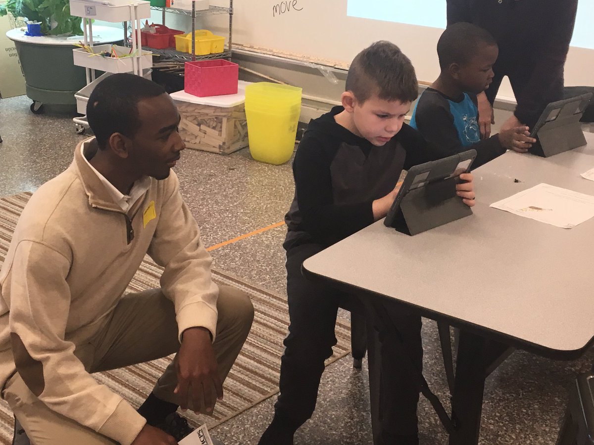 amykatie77's tweet image. It’s great to watch our Student Government HS students interact with Chamberlayne students and learn about their unique animal creations! @BobcatsSTEAM @BrookeM_ILC #LifeReady #CreativeThinker @HCPS_Innovates