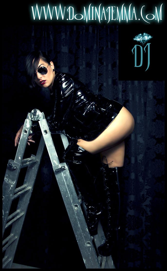 DomJemBristolBU's tweet image. I love me some #assworship, nothing more delicious than the feeling of a subs tongue jammed firmly in my ass hole, tongue fucking me til his jaw locks! You should be so lucky.... 😈
DominaJemma.co.uk
#BristolMistress #facesitting #smothering #queening #rimming #asslicking