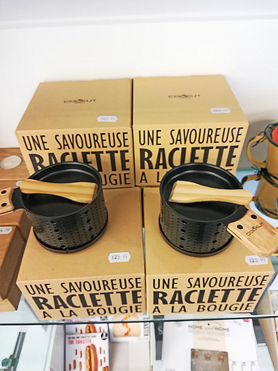 Toddwch eich caws raclette yn unrhyw le gyda’r stôf fach hon! 🧀

Melt your raclette cheese anywhere with this cute mini stove! 🧀