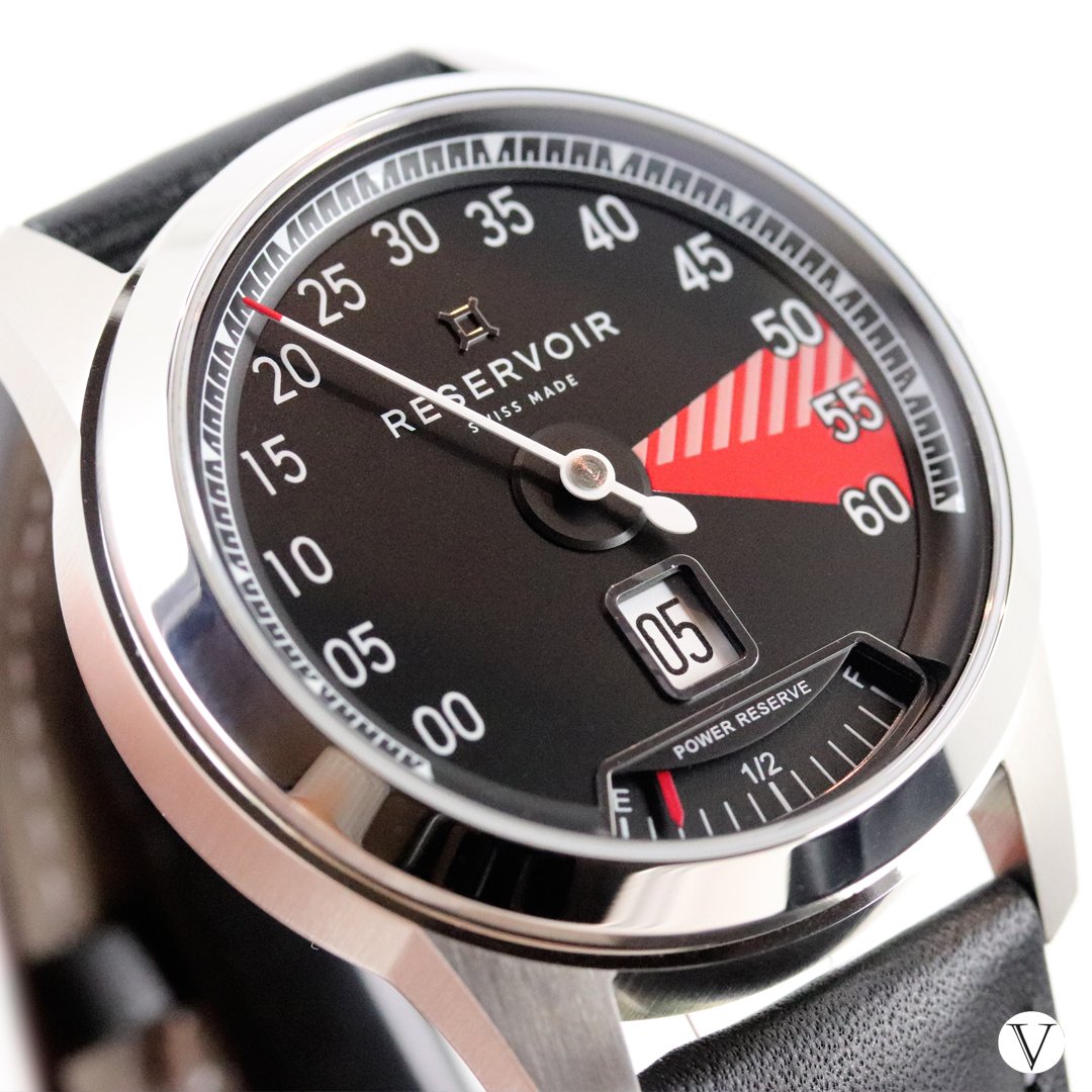 VERITIMEWATCHES's tweet image. Supercharged Sport Red Zone by @reservoirwatch. Inspired by the automobile world. A retrograde minute hand displays minutes like a rev counter. The hour advances exactly at 60 min, visible through the window just like a milo meter. #reservoirwatch #vintagecars