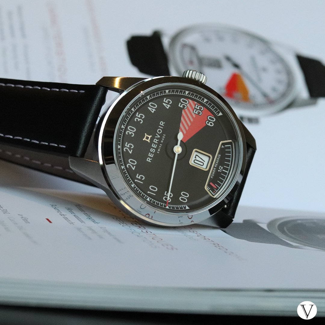 VERITIMEWATCHES's tweet image. Supercharged Sport Red Zone by @reservoirwatch. Inspired by the automobile world. A retrograde minute hand displays minutes like a rev counter. The hour advances exactly at 60 min, visible through the window just like a milo meter. #reservoirwatch #vintagecars