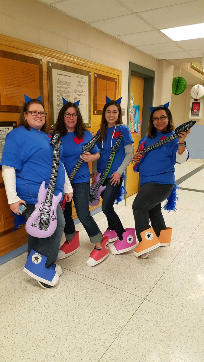 SimmsLibrary's tweet photo. Read Across America Fun at Gregory School. Character dress up with Pete the Cat! We love our shoes!!!!📚👟👟👟👟 https://t.co/d9F8yBij9o
