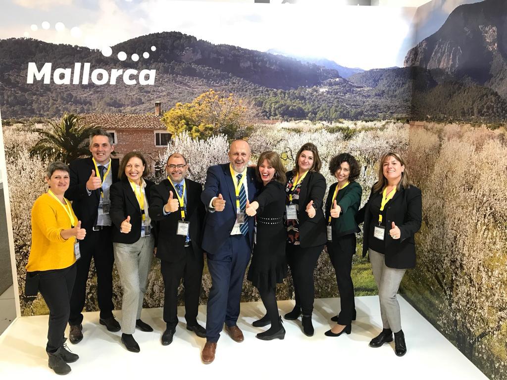 El Consell promociona paisatges mentre el Govern autoritza a CEMEX a destruir-los. La preciosa Serra de Bellveure (enclavada entre Lloseta, Binissalem i Alaró) encuadrada i retocada per amagar una trista realitat. On arribarem senyors del <a href="/goib/">Govern de les Illes Balears</a> @ConsellMca ?