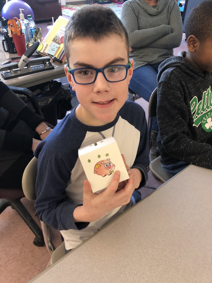 KatesClass1's tweet photo. Today Miss Gratia came to our classroom to talk about about Financial Literacy. We made piggy banks and did a lesson on save-share-spend. Thank you #jeandarccreditunion #financialliteracy #lifeskillsmath https://t.co/QssOcAKAqG