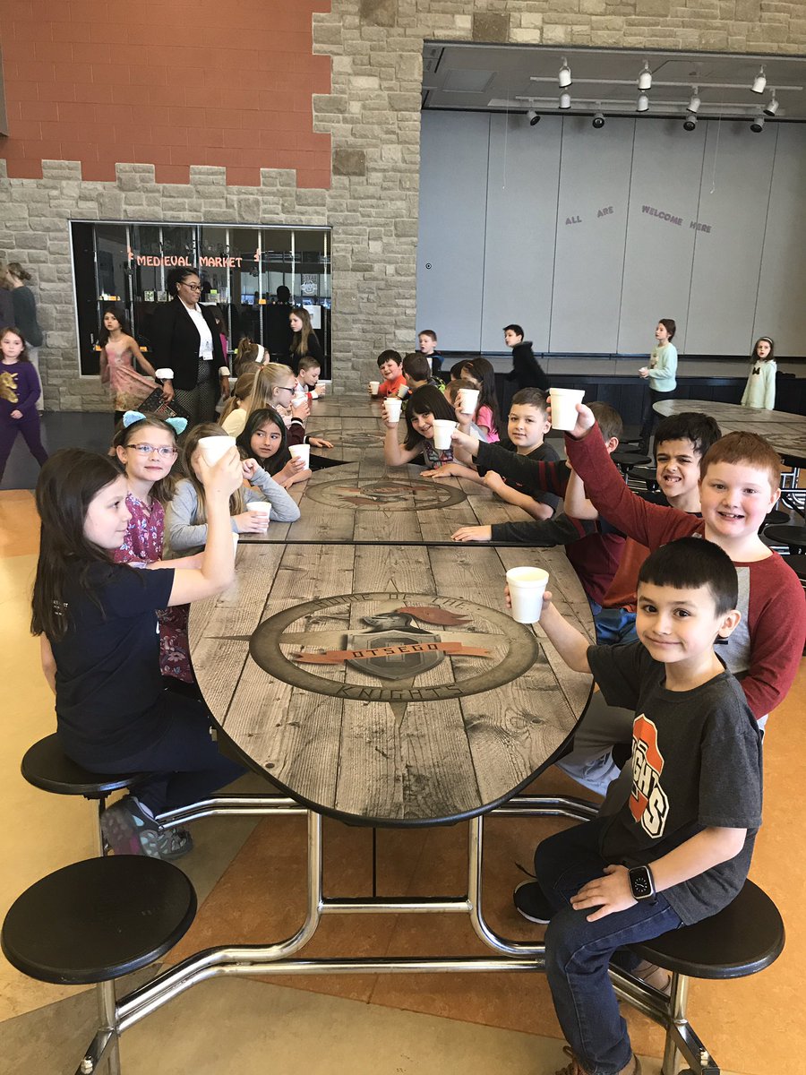 OtsegoGrade2's tweet photo. Thanks @OtsegoPTO for providing us with hot chocolate for our #BehaviorReward. It's a good treat for a cold day! #OtsegoKnights #MrsFunk https://t.co/s4e6IK259H