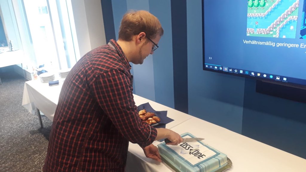 lachsen's tweet photo. My presentation is over and then they brought a #CrossCode cake!! This is the best event ever!! @SaarlandMedien https://t.co/7RCF2Ljs42