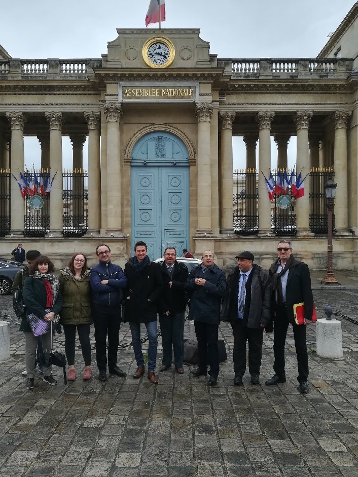 La Cie est aujourd'hui à l'<a href="/AssembleeNat/">Assemblée nationale</a> en compagnie d'1 délégation de la Duchère pr exposer son expérience de 25ans d'insertion de l'art &amp; de l'impact de la pratique artistique dans la Cité. Invitation à l'initiative de <a href="/hub_laferriere/">Hubert Julien-Laferrière</a> 
#GrandDebatNational