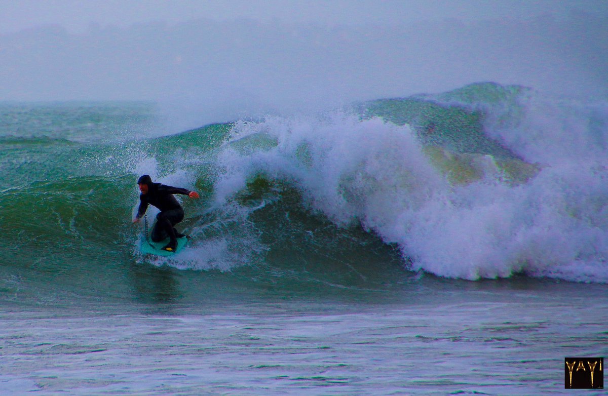 reivaxstgo31's tweet image. Avec ces grands vents! Les #surfeurs se sont éclatés ces derniers jours sur la plage de #porsarvilliec à #Locquirec #finistere #Bretagne @regionbretagne @finistere_29 @FinistereTour #surf 😍🌊🏄‍♂️