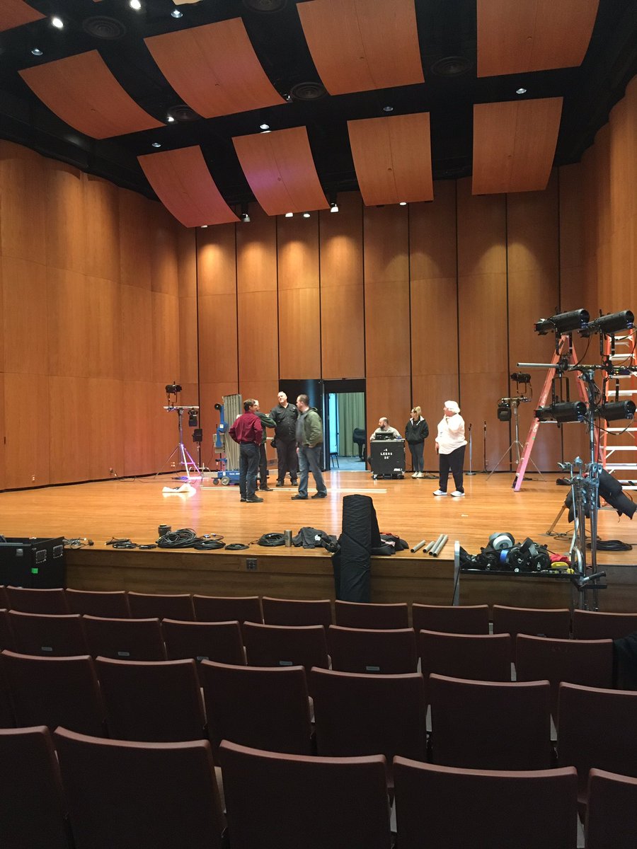 JUPublicPolicy's tweet photo. Tickets are sold out for tonight’s #JaxMayorDebate. If you aren’t going to be in the live audience at @JacksonvilleU, we hope you’ll be watching from home on @wjxt4, @FCN2go, or @WJCTJax! https://t.co/y7avZI4iZB