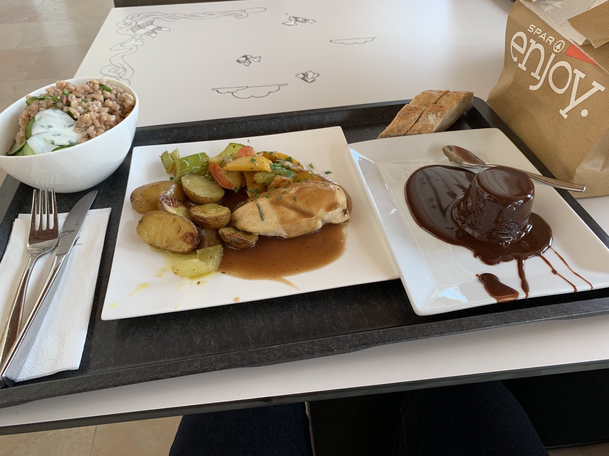 RohanAntMehra's tweet photo. To have an unlimited salad bar and a 3 course meal, with 3 different choices (excluding soup of the day) all for free... every day is incredible! @redbull you are great! https://t.co/8YQh0EWuwC