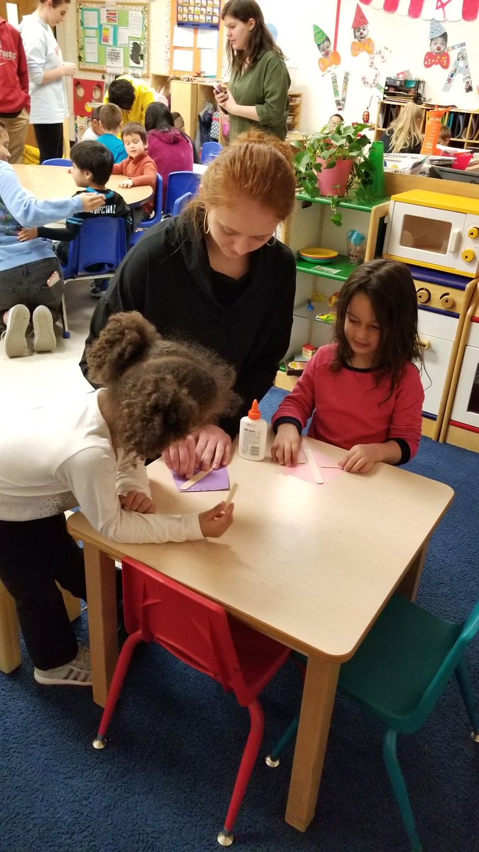 icardap's tweet photo. Let's go fly a kite! Science Club rocks! #hickoryschools #hickoryprek #tinytornadoes #redshouse https://t.co/nX5Bz53kjK