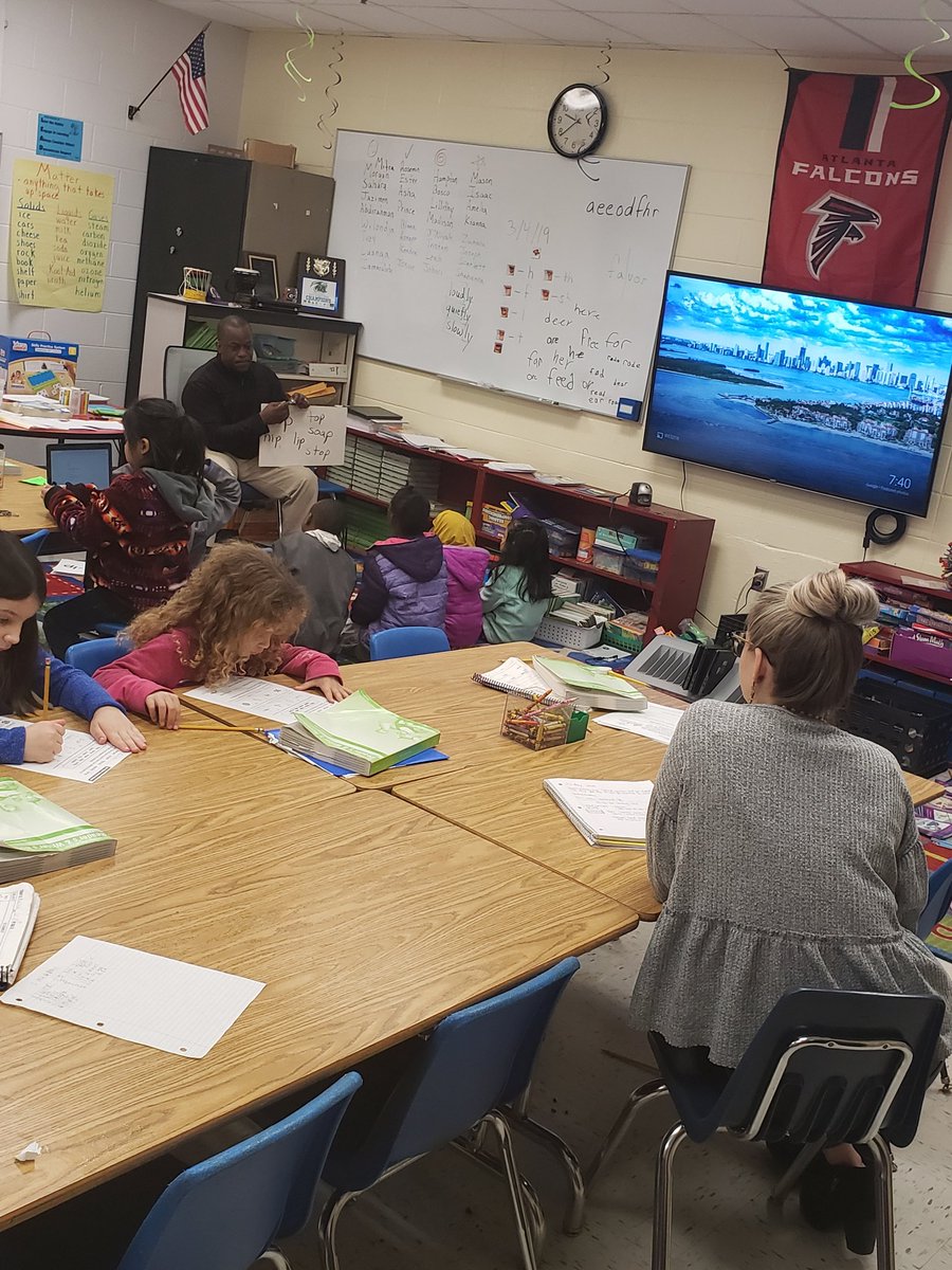MrsIsable_WES's tweet photo. Literacy is off to a great start in 1st & 2nd grade with Recipe for Reading and other rigorous strategies! #recipeforreading #WEProud https://t.co/C5ly6QWW6S