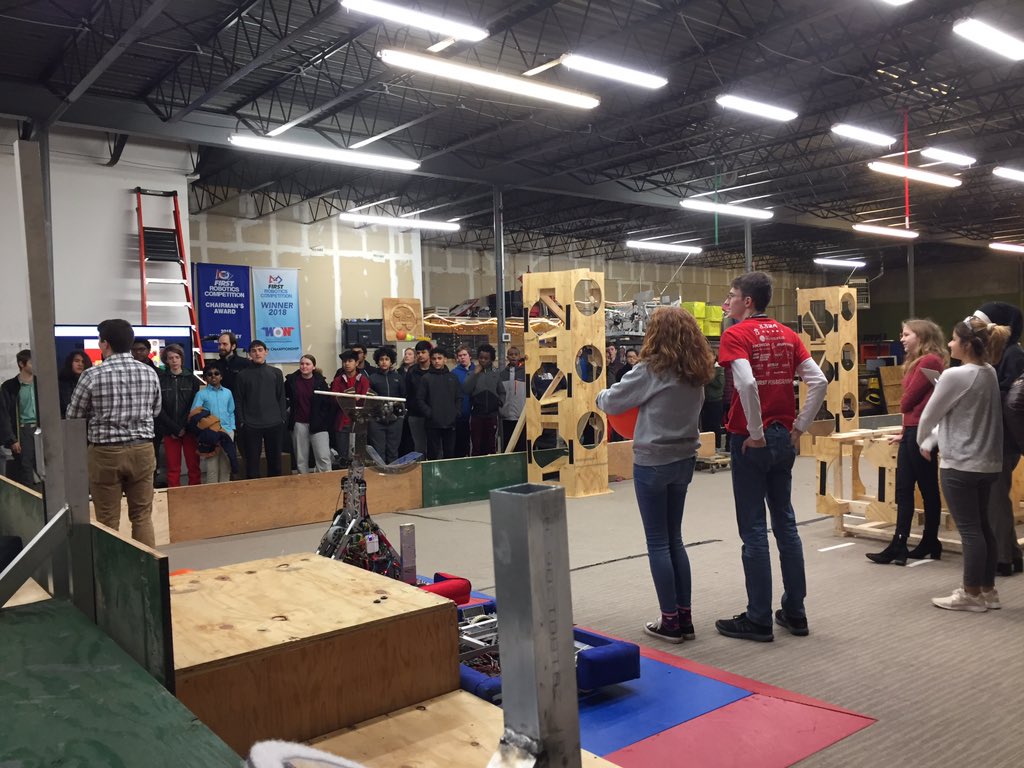 MetroECMS's tweet photo. @MetroECMS 8th graders visit @metrobots3324 to learn about the Metrobot team, areas of interest, and how they can get involved when they get to high school. @MetroHS @MetroInTech @pastfoundation #Robotics https://t.co/ESBMKXaPM8