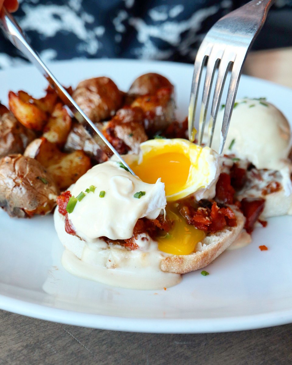 Downtown Dining Week 🍴  is coming up — have you made your plans yet? I got a sneak peek of the weekend brunch menus being offered at @blueplatediner @CentralSH <a href="/CRAFTbeeryeg/">CRAFT Edmonton</a> &amp; DOSC, all priced at $18! Sneak peek &amp; details over on the blog! #TasteYEGDT

littlemissandrea.ca/2019/03/DTDW-B…