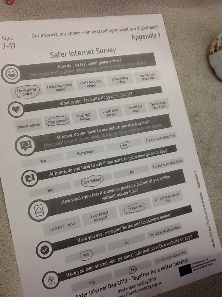 downsviewcroyy4's tweet photo. We discussed Q4 and came to conclusion that we should ALWAYS ask an adult if we can download a new app. #OurInternetOurChoice @UK_SIC https://t.co/5uMHi7ROjA