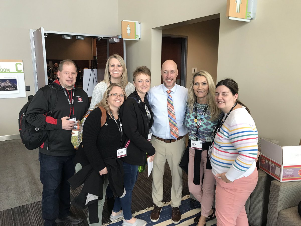 cveslittlecats's tweet photo. Hanging with one of the greats @ucet! Thanks for the pep talk @Joe_Sanfelippo! WE ARE PROUD! #UCET2019 #TellYourEDUStory #cveslittlecats #explorecreatediscover https://t.co/KEd9d4dPac