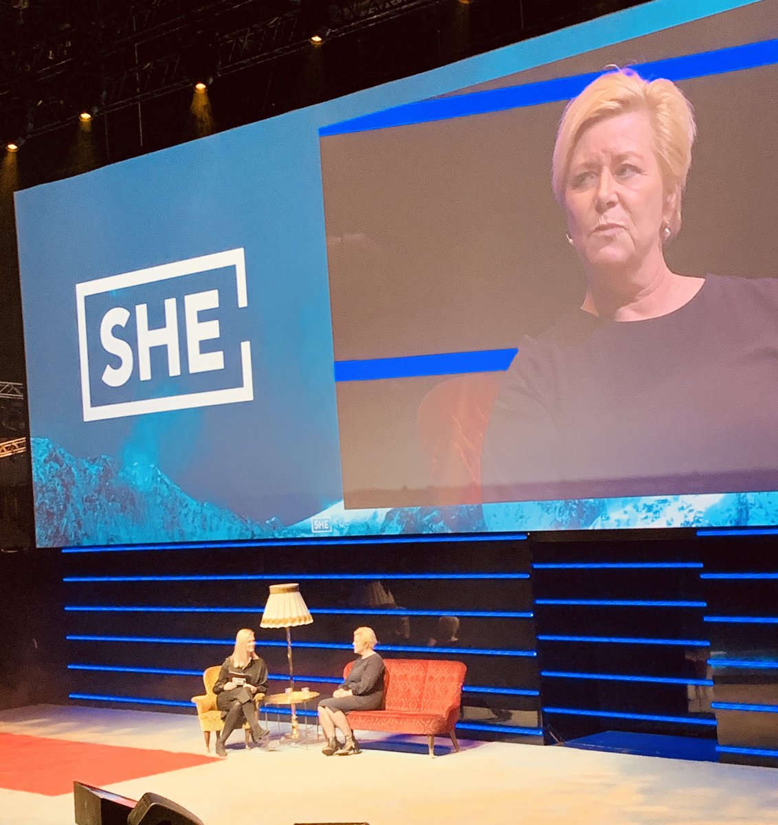 CeciliaFlatum's tweet photo. - Mange påpeker at jeg er den andre kvinnelige finansminister. Jeg har fokus på å bli den lengstsittende finansminister! 😁 #SHEConf19 #Balance4Better https://t.co/k6wYzIEo1x