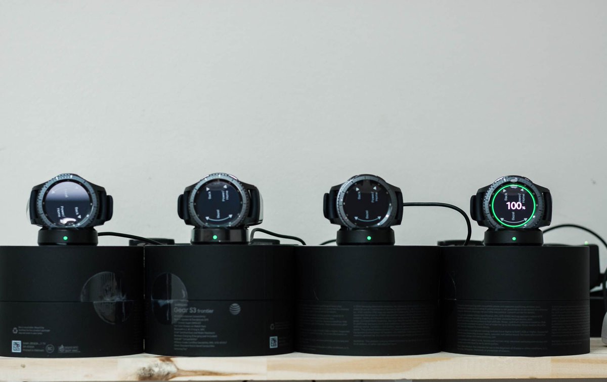 MobileHelpNow's tweet image. We&apos;re wired and ready to cover your six o&apos; clock! 

#MobileHelp SmartWatches keep you safe wherever you go- which is why we are providing up to 50 watches to veterans from the #WoundedWarriorProject. Because their service deserves ours...

#MobileHelpHeroes