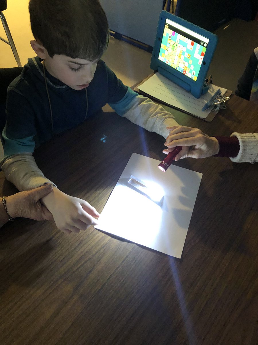 MrsHansenRVS's tweet photo. Prisms and rainbows 🌈🌈 #marchscience https://t.co/RLEH69TzxH