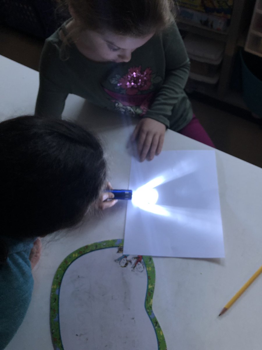 MrsHansenRVS's tweet photo. Prisms and rainbows 🌈🌈 #marchscience https://t.co/RLEH69TzxH