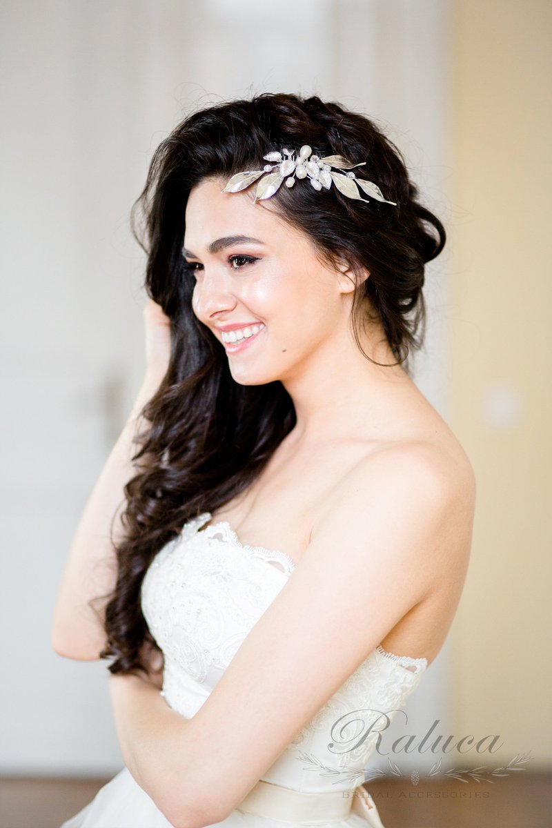 Excited to share the latest addition to my #etsy shop: CANNA Bridal Hair Comb Accessory Wedding Hairpiece Bridal Hairpiece Bridal Hair Pin Wedding Hair Comb Pearls and Crystals etsy.me/2XHp1mP #weddings #accessories #hairaccessories #tocados #bridalhairpiece