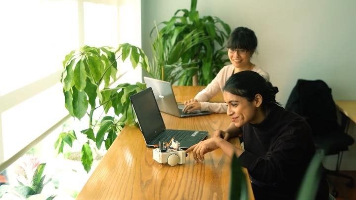 plotlygraphs's tweet image. Hear what it&apos;s like to work in our open office environment. One of our high-caliber software engineers, Shammamah Hossain, talks about her experience in a space built for collaboration and sharing ideas 💡💙🌿 #plotlylife 
Only on IG: buff.ly/2NGXmOj