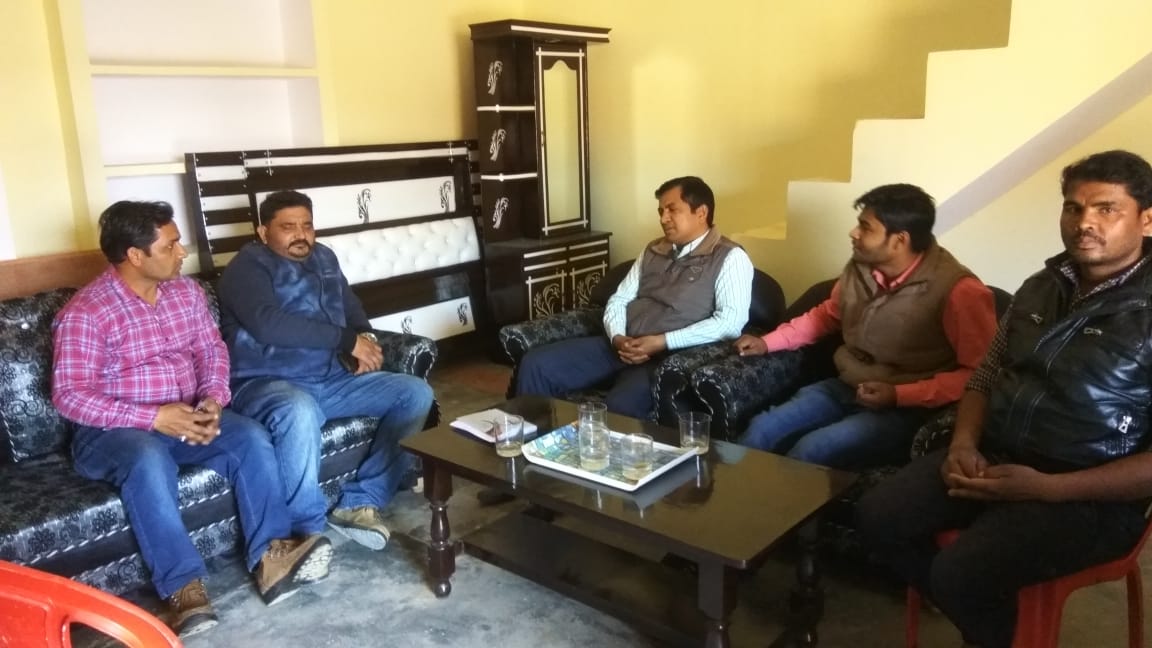 सहायक अभियंता कार्यशाला, रामपुर द्वारा आज 06.03.19 को रामपुर जिले के 'मानकपुर' व 'अलीगंज बेनजीर' गांव (EDD 2 रामपुर) जाकर विभाग द्वारा किए जा रहे खराब परिवर्तकों को बदलने के कार्य के सम्बन्ध में ग्रामीणों व ग्राम प्रधान से फीडबैक लिया गया।