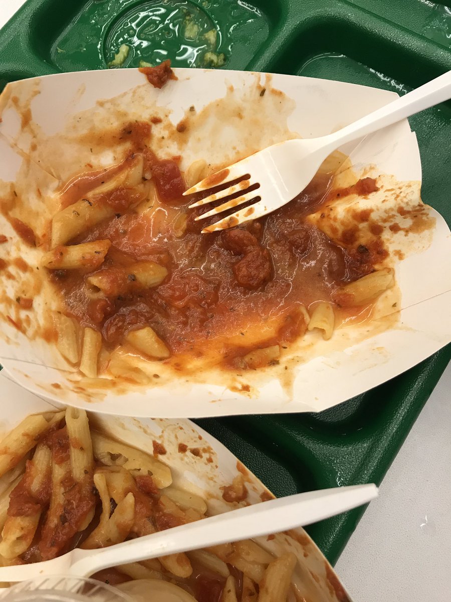 CadeWeaver1's tweet photo. @GordonRamsay please come to my school and see this dog shit food https://t.co/TcztMU4qEd
