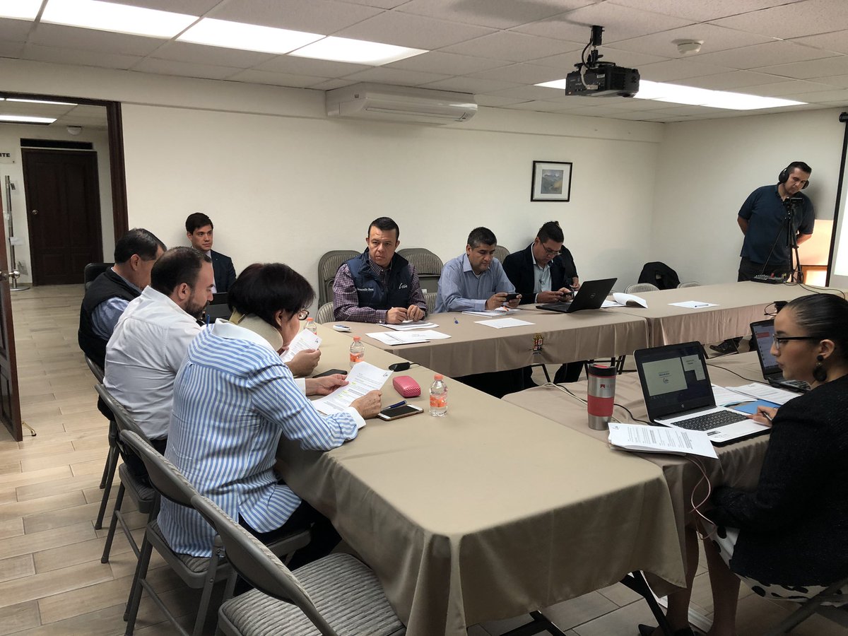 RodolfoPonceAvi's tweet photo. Sesión de comisión de Desarrollo Rural; donde presentamos más proyectos de inversión en cuestión de drenaje así como la coinversión con @Sapalleon para construir planta de tratamiento de última generación en zona suroeste para servicio de 10 comunidades. #LeónCadaVezMejor https://t.co/53Lz40bKFb