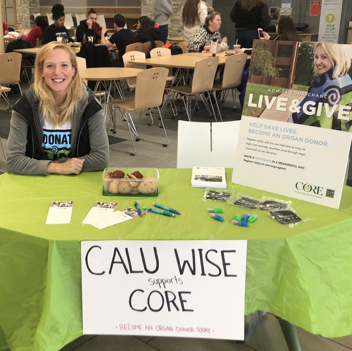 WiseOfCalU's tweet photo. Be a smart cookie and sign up to become an organ donor in Natali from 11-1!  #CoreCollegeChallenge @COREDonateLife https://t.co/l3BS9WcCWX