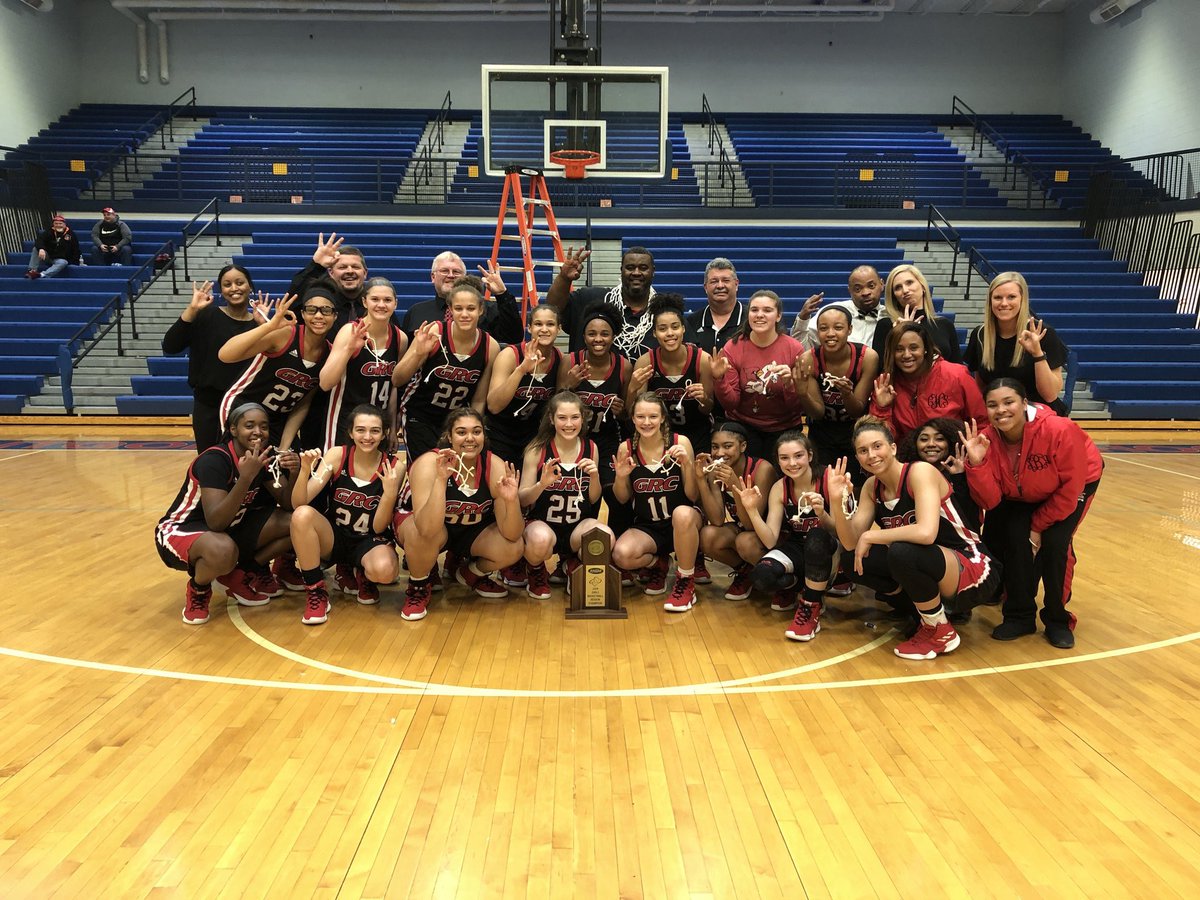 eb4739_berry's tweet photo. 3 peat!!!🤩❤️🏀🏆 https://t.co/JafAlglXqU