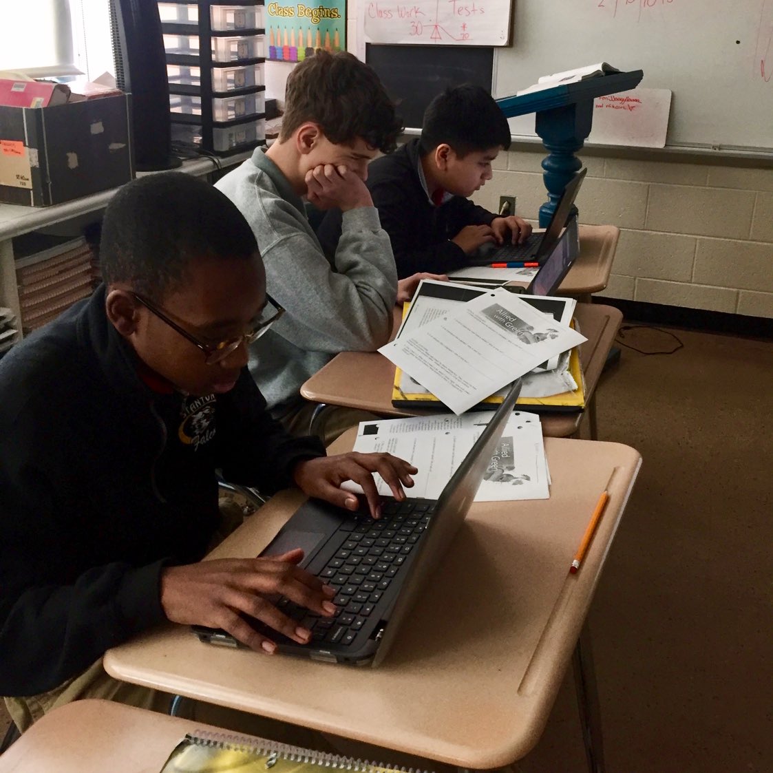RedClaySchools's tweet photo. Ms. Hurley engages her Falcon scholars in many ways! #schoology #relaxedreading #studentledlearning @StantonFalcons #StantonSOARS https://t.co/wS8AkzG34j