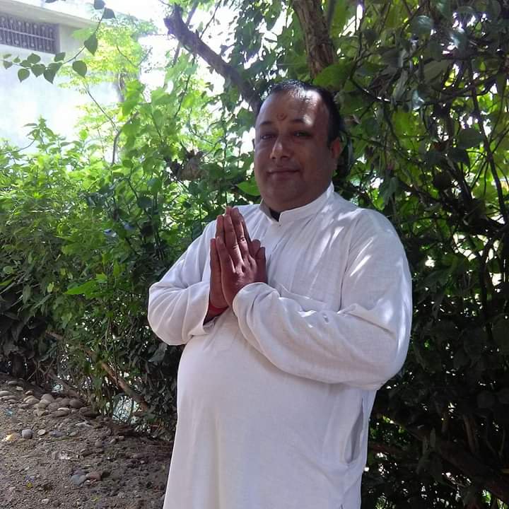 adarshkaushal89's tweet photo. @SureshChavhanke @siddaramaiah पत्रकार महोदय हम भारतीयों को यह भी बताने का कष्ट करें कि हमारे भारत देश में कुल ऐसे कितने नेता है जो तिलक लगाते हैं और अपने आप को हिंदू कहते हैं पार्टी कोई भी हो गणना के उपरांत इस महत्वपूर्ण प्रश्न का उत्तर देने की कृपा करें।
दूसरा प्रशन हमारे हिंदू नेता तिलक क्यों नहीं लगाते https://t.co/nACL1ii9eK