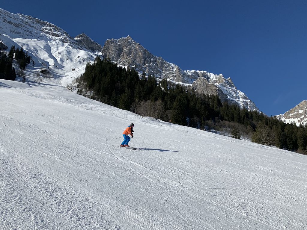 activitybean1's tweet photo. Great time to start the day, let's go #ski #bluesky 😍 at #engelberg
.
.
.
#titlis #ski #experience #activitybean #goodtimes #snowlife #winter #switzerland #sustainable #sustainabletraveling #startup #reisen #dowhatyoulove #skitrip #europa #welivetoexplore #ecotravel https://t.co/WaY2VLc5yr