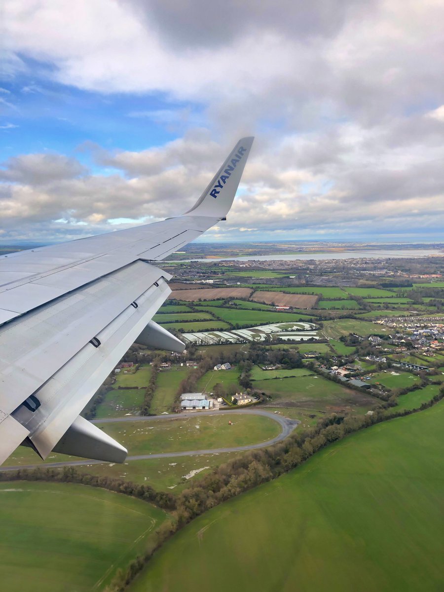 toushy77's tweet photo. 25 minutes early, thanks @Ryanair #emeraldisle https://t.co/tVpq42nXai