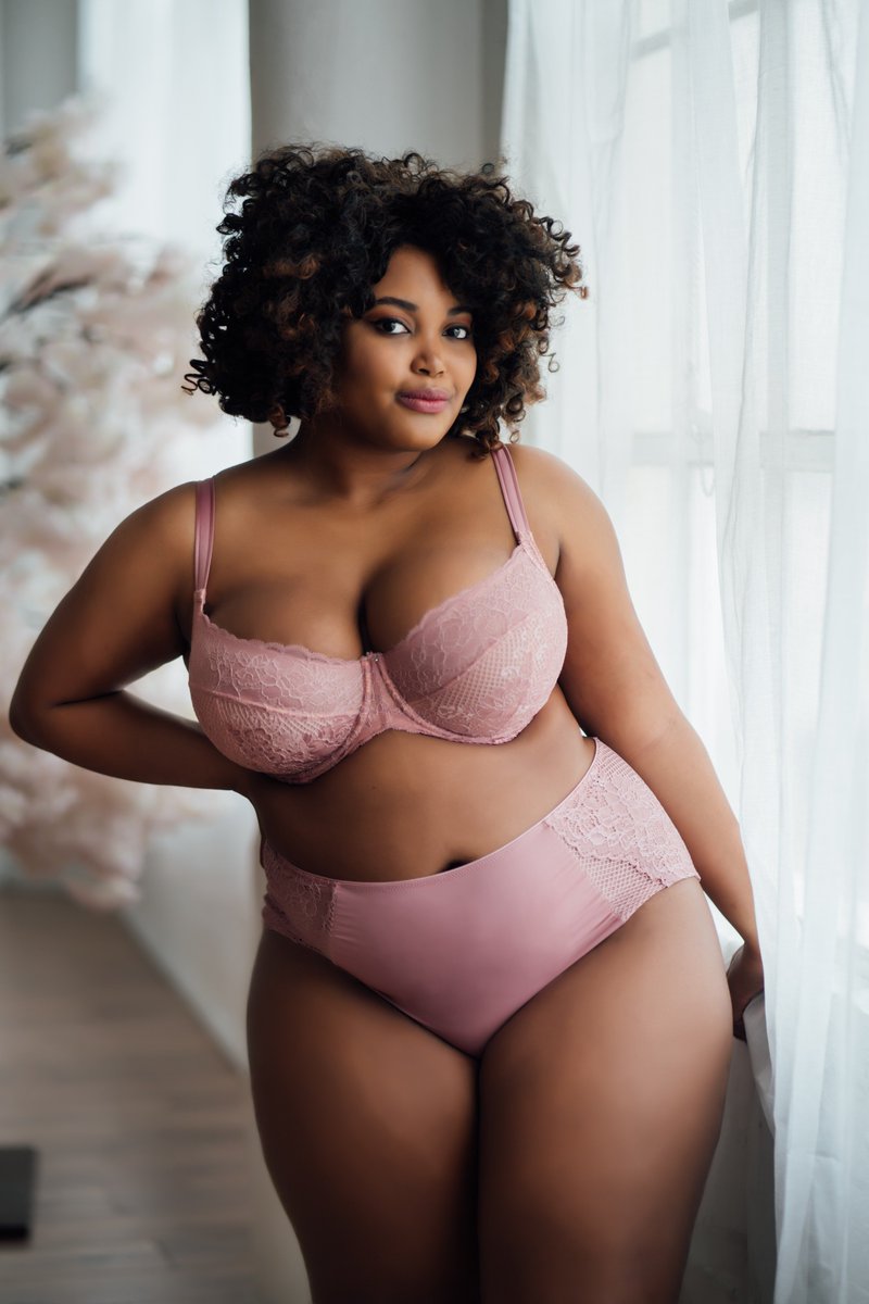 CurvyCouture1's tweet photo. Designed for full support + uplift.
Our newest Unlined Balconette #bra is a beautiful basic you'll reach for again and again.
Photo: @JadeValkyrie
https://t.co/DOMmWkQIY5
#EveryKindofCurvy #UpToHcups
#CurvyCouture #Intimates #WCW
#PlusSizeLingerie #VisiblyPlusSize https://t.co/NU2NaBvB78
