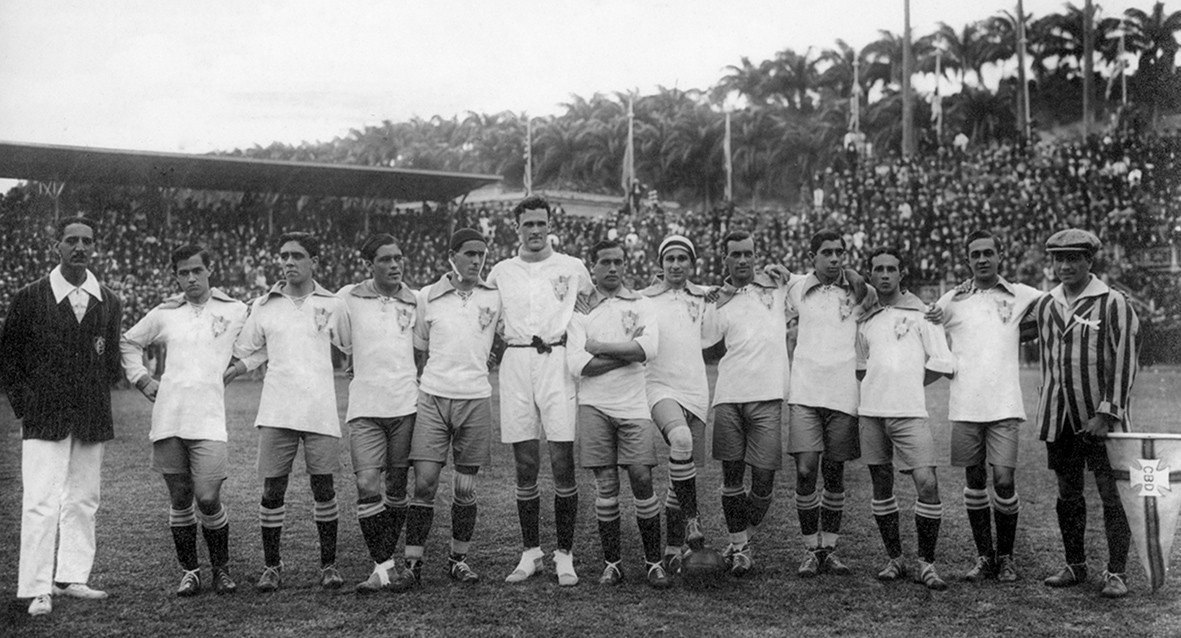 AlambradoNet's tweet photo. Com Neco e Friedenreich artilheiros, Brasil ganhava há 100 anos seu 1º grande título: a Copa América. https://t.co/CKuyzKyqIl https://t.co/t7FT8NQHQa