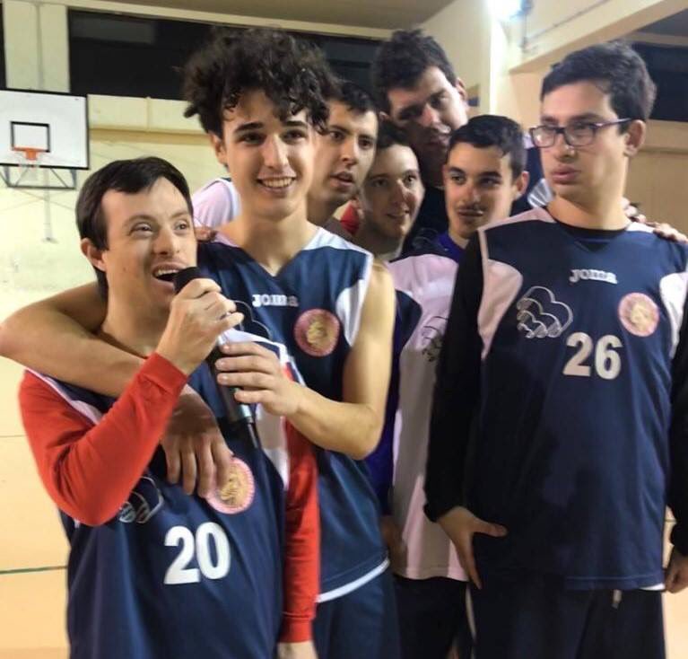 Raggiunto il primo TRAGUARDO! 🤩💪
Emozionati e grati.
Ora non possiamo fermarci, abbiamo un altro piccolo sforzo: raccogliere, altri 2mila euro per supportare la Smit Roma nell’acquisto di un minivan da 9 posti 
➡️progetti.ognisportoltre.it/projects/384-p…
#volosoloseOSOfarlo