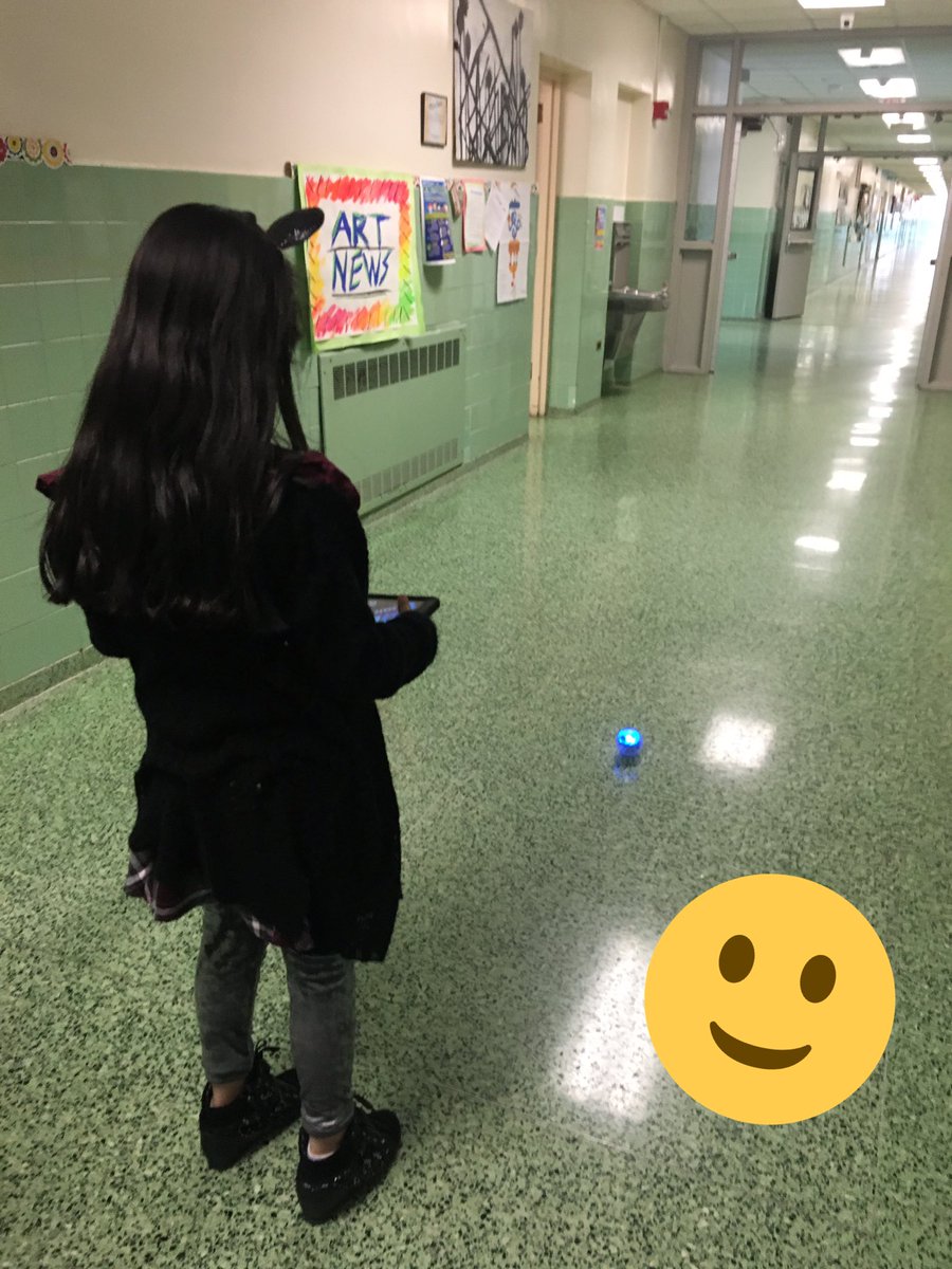 MrsHajart's tweet photo. Mr. Finn gives us an engineering lesson during Maker Recess #HWOESPride #HWOgden #sphero https://t.co/GwsHFDIknx