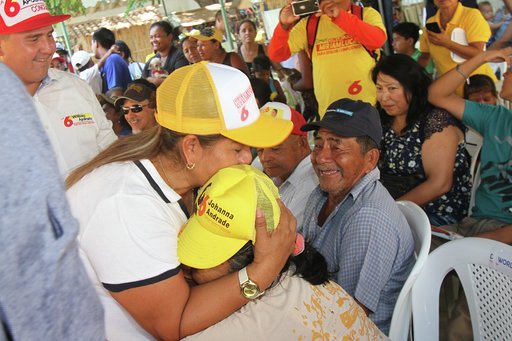 PlayasLa's tweet photo. Nuestra líder junto al futuro Prefecto Carlos Luis Morales; trabajaran  en #UnSoloEquipo por el bienestar y desarrollo de nuestro cantón.  #MiriamLucasParaSeguirCumpliendo #LaCanteraPlayas https://t.co/ACYQh45iFB